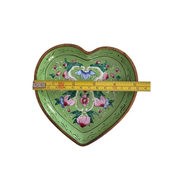 Vintage Chinese Peking Enamel Heart Shaped Dish With Lotus Decoration - Picture 2 of 4